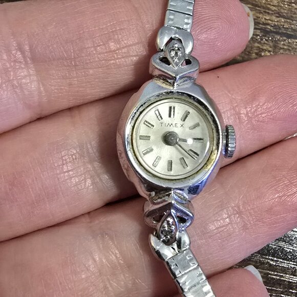 Timex Working Women's Silver-Tone Winder Bracelet Watch Quartz Movement - Picture 2 of 5